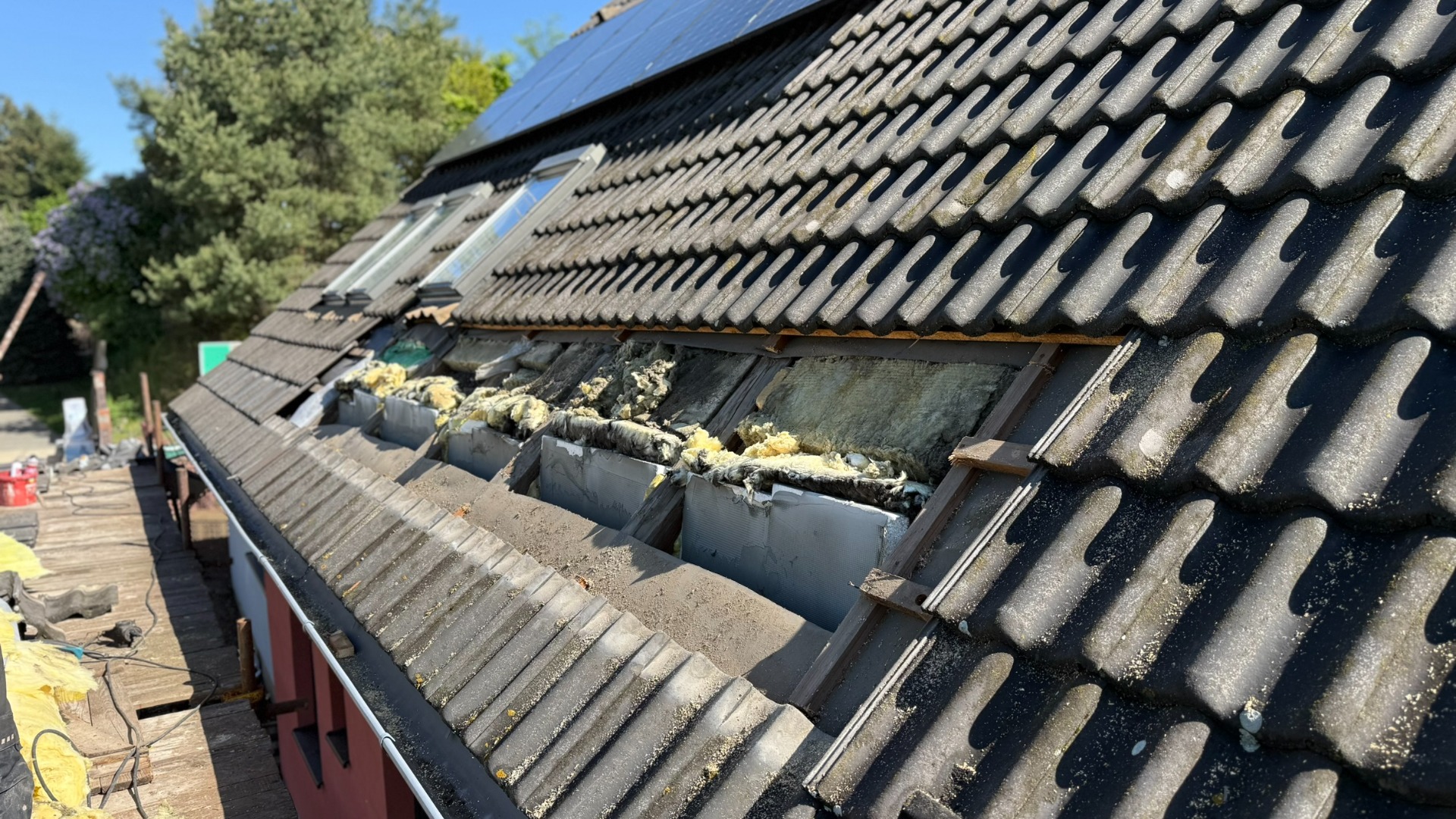Oprava poškozené střešní izolace